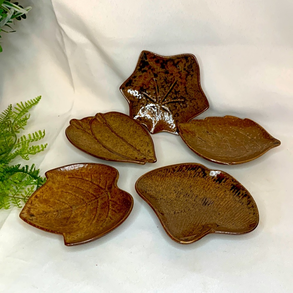 Set of 5 small Kotobuki ceramic leaf plates / wasabi / sushi dishes